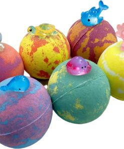 Natürliche Badebomben mit Spielzeug im Inneren, 6er-Pack natürliche Badebomben mit Spielzeug im Inneren, Dunkeln leuchtender Ozean, Verschiedene frische Düfte, bunt.